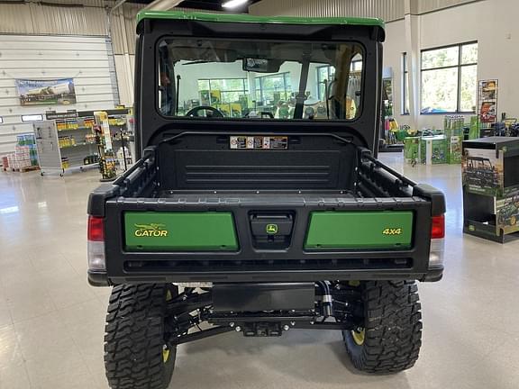 Image of John Deere XUV 835R equipment image 4