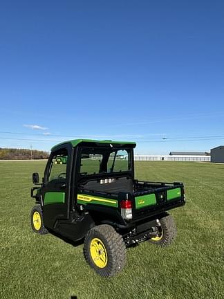 Image of John Deere XUV 835R equipment image 1