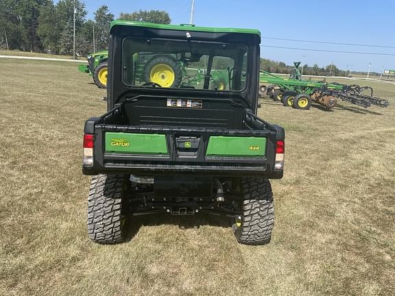 Image of John Deere XUV 835R equipment image 3