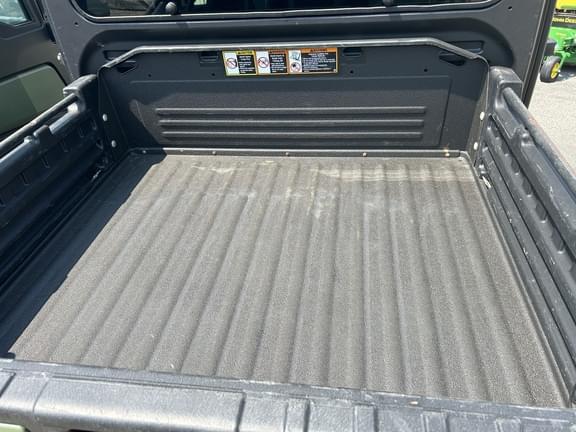 Image of John Deere XUV 835R equipment image 3