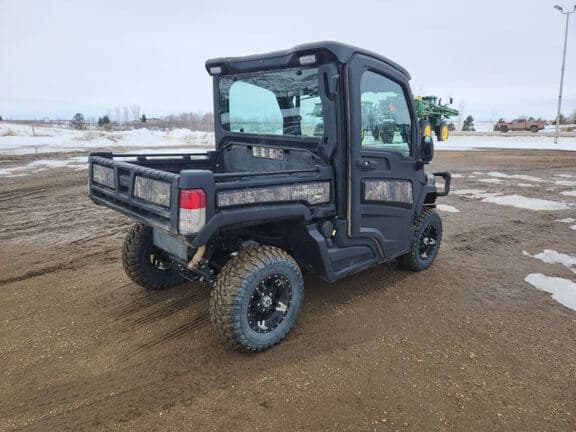Image of John Deere XUV 835R equipment image 4