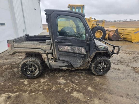2023 John Deere XUV 835R Equipment Image0