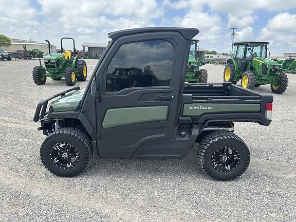 Image of John Deere XUV 835R equipment image 1