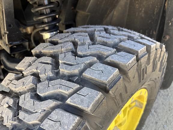 Image of John Deere XUV 835R equipment image 2