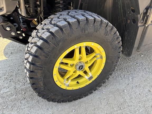 Image of John Deere XUV 835R equipment image 1