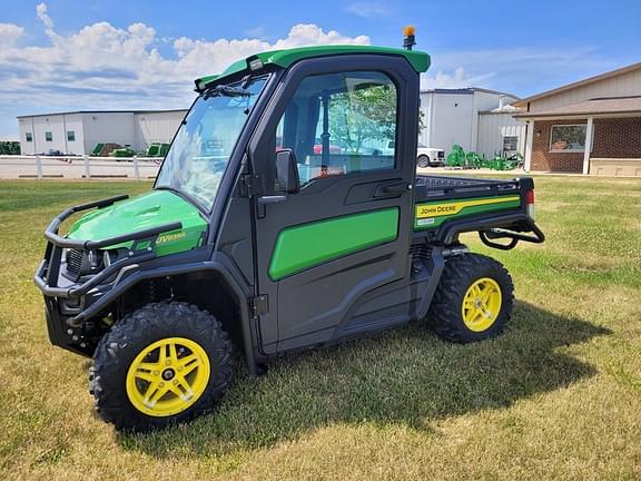 Image of John Deere XUV 835R equipment image 1