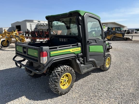 Image of John Deere XUV 835R equipment image 4