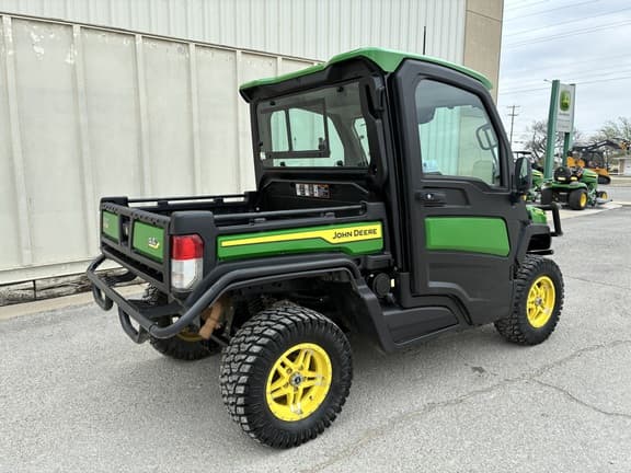 Image of John Deere XUV 835R equipment image 3