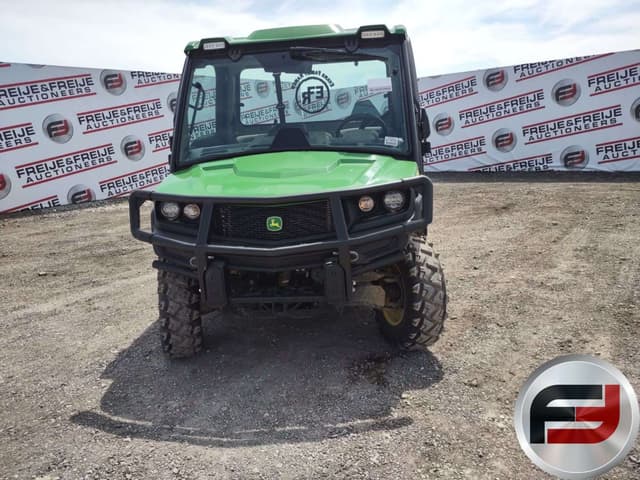 Image of John Deere XUV 835R equipment image 1