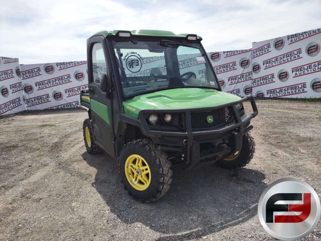 Image of John Deere XUV 835R equipment image 2