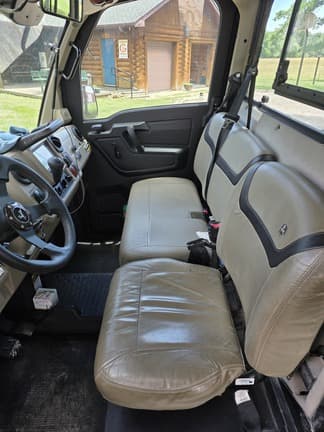 Image of John Deere XUV 865R equipment image 4