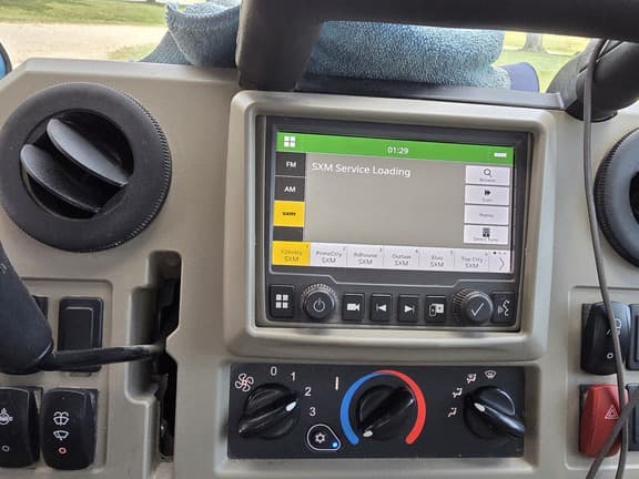 Image of John Deere XUV 865R equipment image 3
