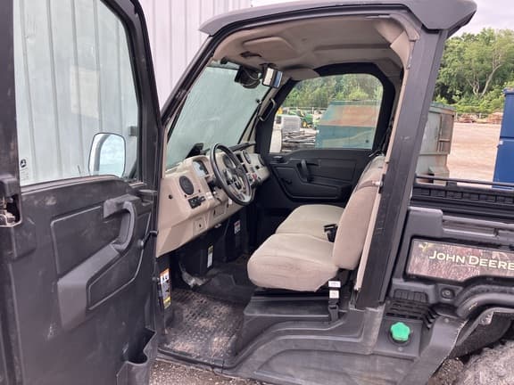 Image of John Deere XUV 865R equipment image 2