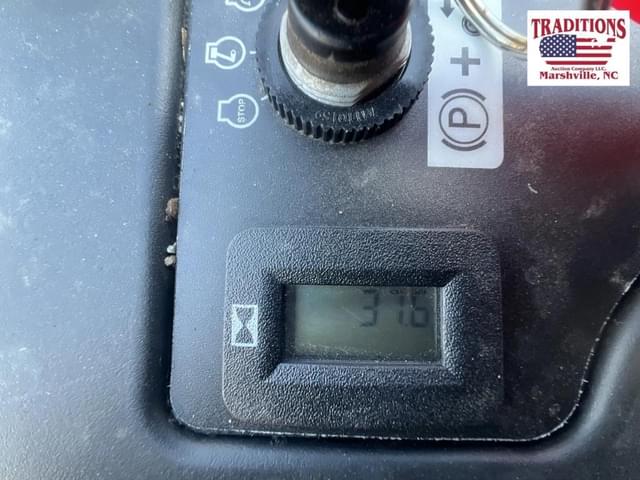 Image of John Deere Z335E equipment image 4
