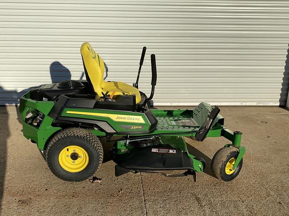 Image of John Deere Z320M equipment image 3