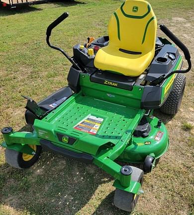 Image of John Deere Z320M equipment image 2