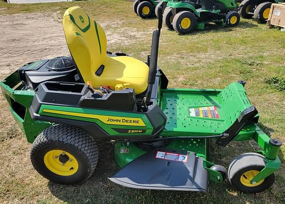 Image of John Deere Z320M equipment image 3