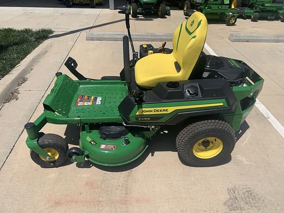 Image of John Deere Z320M equipment image 2