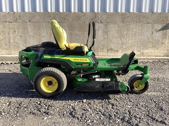 Image of John Deere Z320M equipment image 3