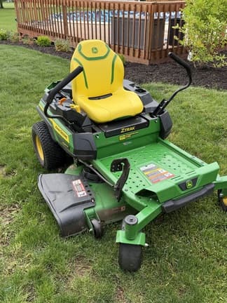 Image of John Deere Z320M equipment image 1