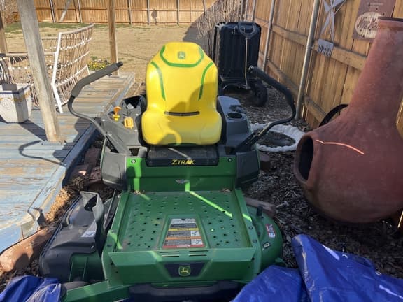 Image of John Deere Z320M equipment image 2