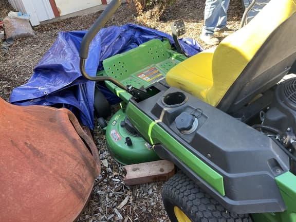 Image of John Deere Z320M equipment image 4