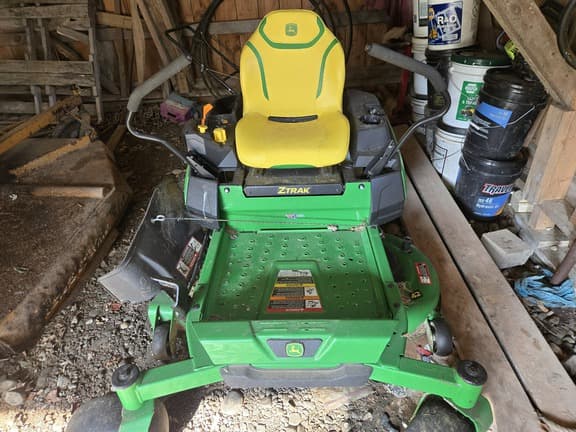 Image of John Deere Z320M equipment image 4