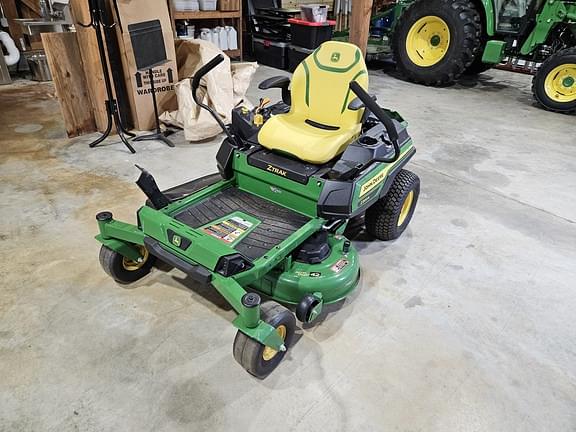 Image of John Deere Z320R equipment image 1