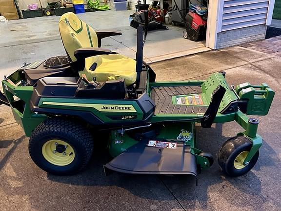 Image of John Deere Z320R Image 0