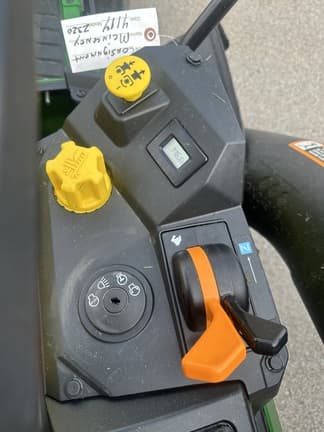 Image of John Deere Z320R equipment image 4