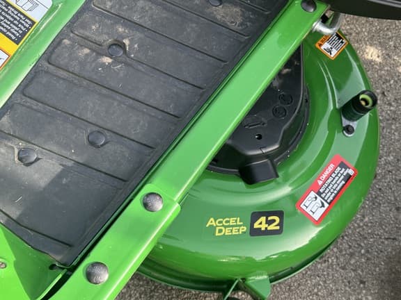 Image of John Deere Z320R equipment image 3