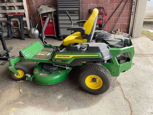 Image of John Deere Z320R equipment image 2