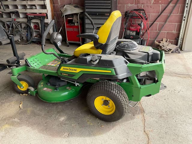 Image of John Deere Z320R equipment image 3