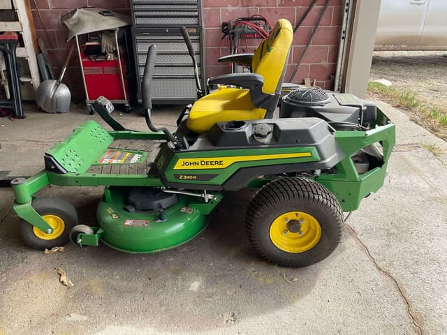 Image of John Deere Z320R equipment image 1