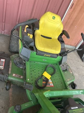 Image of John Deere Z325E equipment image 2