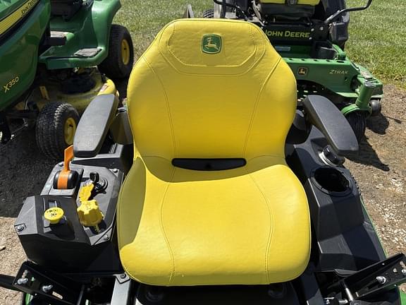 Image of John Deere Z325E equipment image 4
