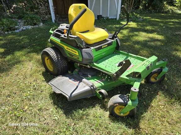Image of John Deere Z325E equipment image 1