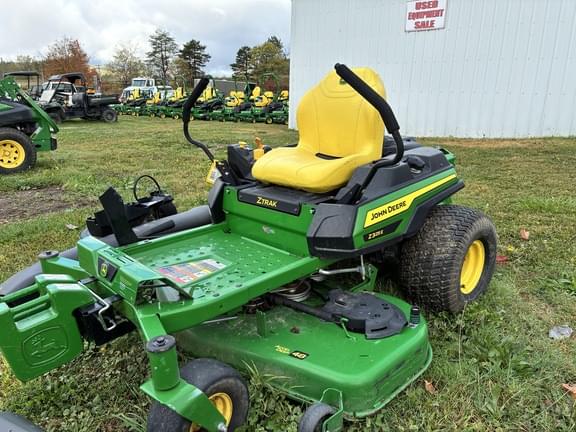 Image of John Deere Z325E equipment image 1