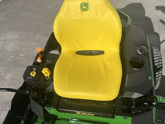 Image of John Deere Z325E equipment image 4