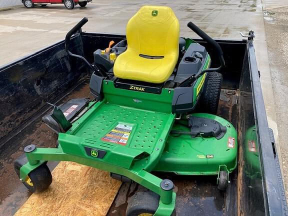 Image of John Deere Z325E equipment image 1