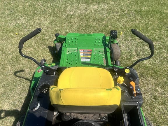 Image of John Deere Z330M equipment image 2