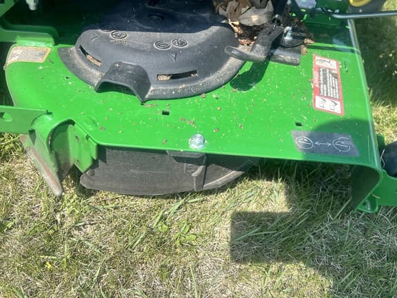 Image of John Deere Z330M equipment image 4