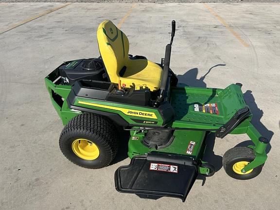 Image of John Deere Z330M equipment image 1