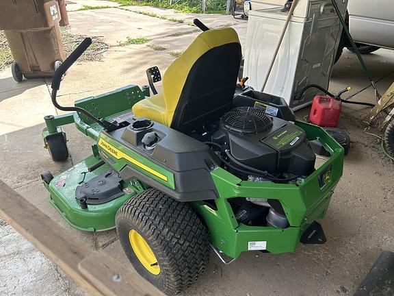 Image of John Deere Z330M equipment image 2