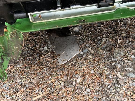 Image of John Deere Z330R equipment image 4