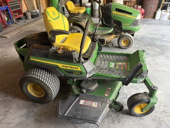 Image of John Deere Z330R equipment image 1