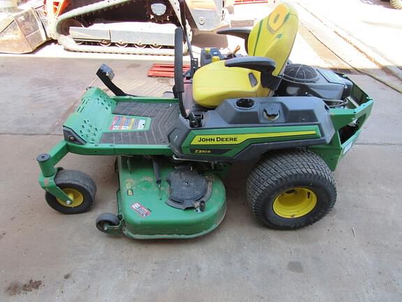 Image of John Deere Z330R equipment image 1