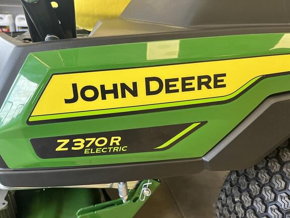 Image of John Deere Z370R equipment image 4