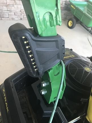 Image of John Deere Z515E equipment image 3