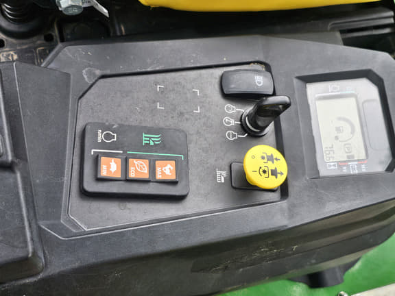 Image of John Deere Z545R equipment image 2